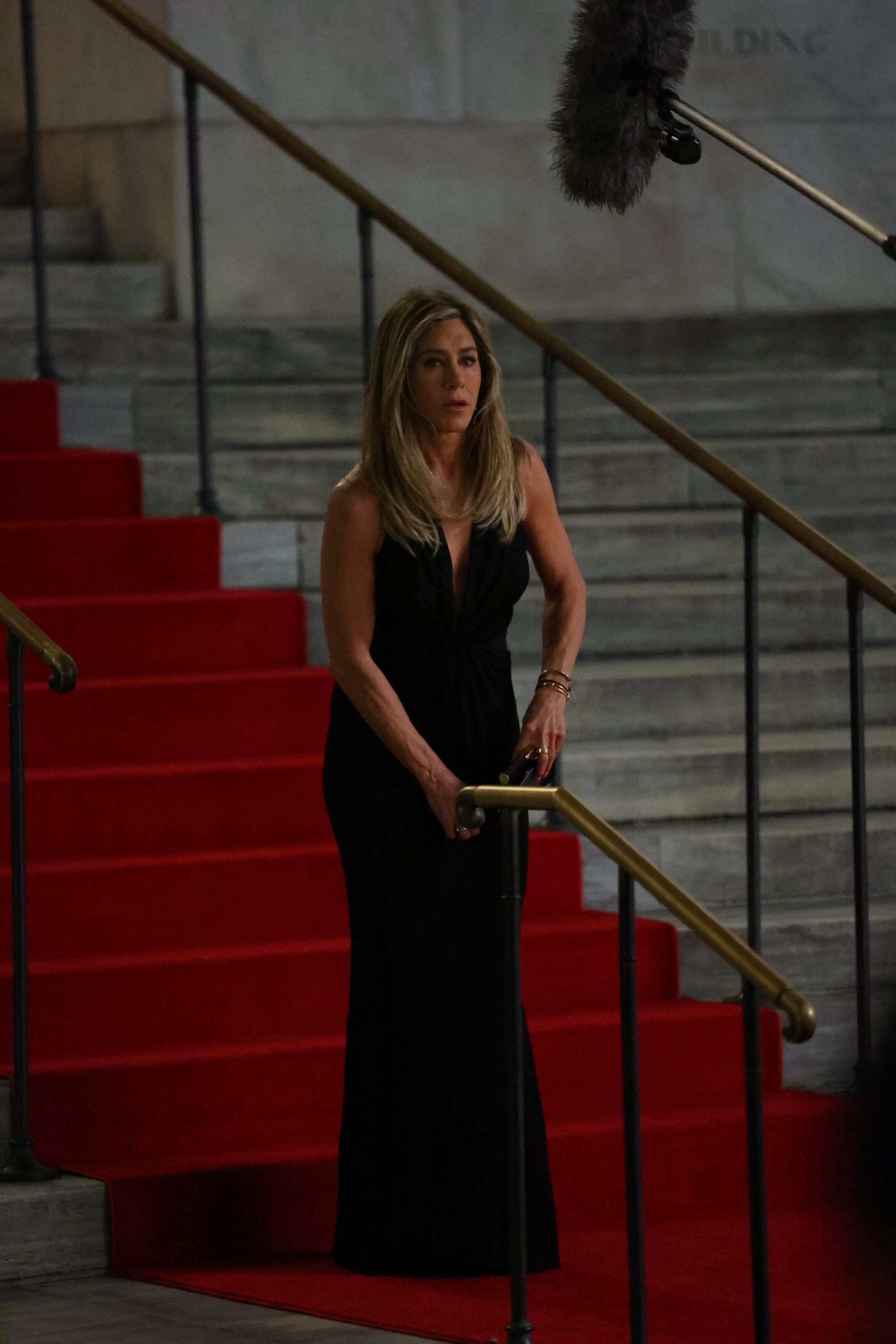 Jennifer Aniston breaks down in tears during a phone call while filming 'The Morning Show'.   @nycpap /@backgrid_usa