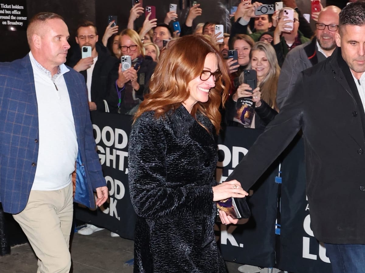 Julia Roberts Spotted at George Clooney’s Broadway Debut — and She Brought the Fam